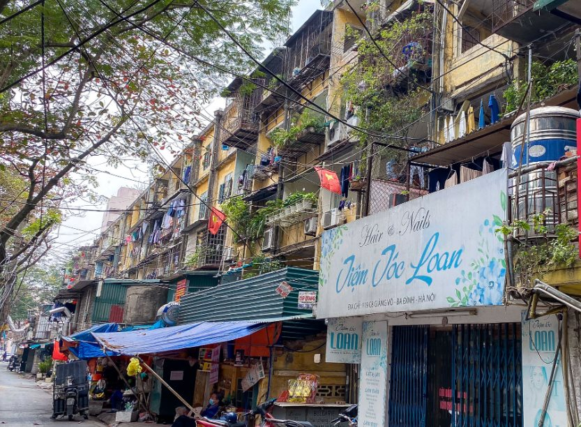 Hà Nội: “Choáng” với căn hộ cũ nát có giá lên tới cả trăm triệu/m2, ngang ngửa với chung cư hạng sang - Ảnh 1.