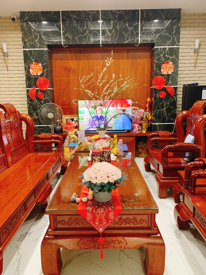 Cận bên trong cơ ngơi gia đình Hoa hậu Ý Nhi tại Bình Định, 1 chi tiết hé lộ sở thích của nàng hậu - Ảnh 1.