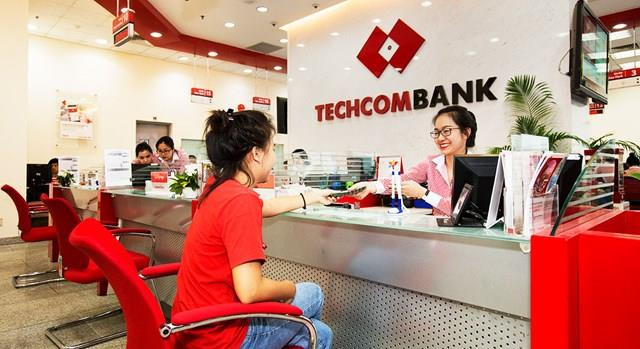 Techcombank mỗi ngày có thêm gần 8.000 khách hàng mới, lợi nhuận 11.300 tỷ đồng sau nửa năm - Ảnh 1.