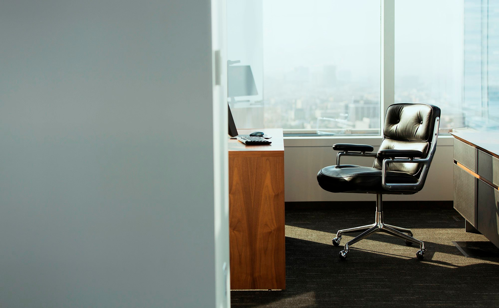 Bỏ việc ngân hàng, tôi dồn tiền mở công ty: Năm đầu kiếm gần 50 tỷ đồng, hối tiếc vì đã lãng phí 4 năm học đại học - Ảnh 1.