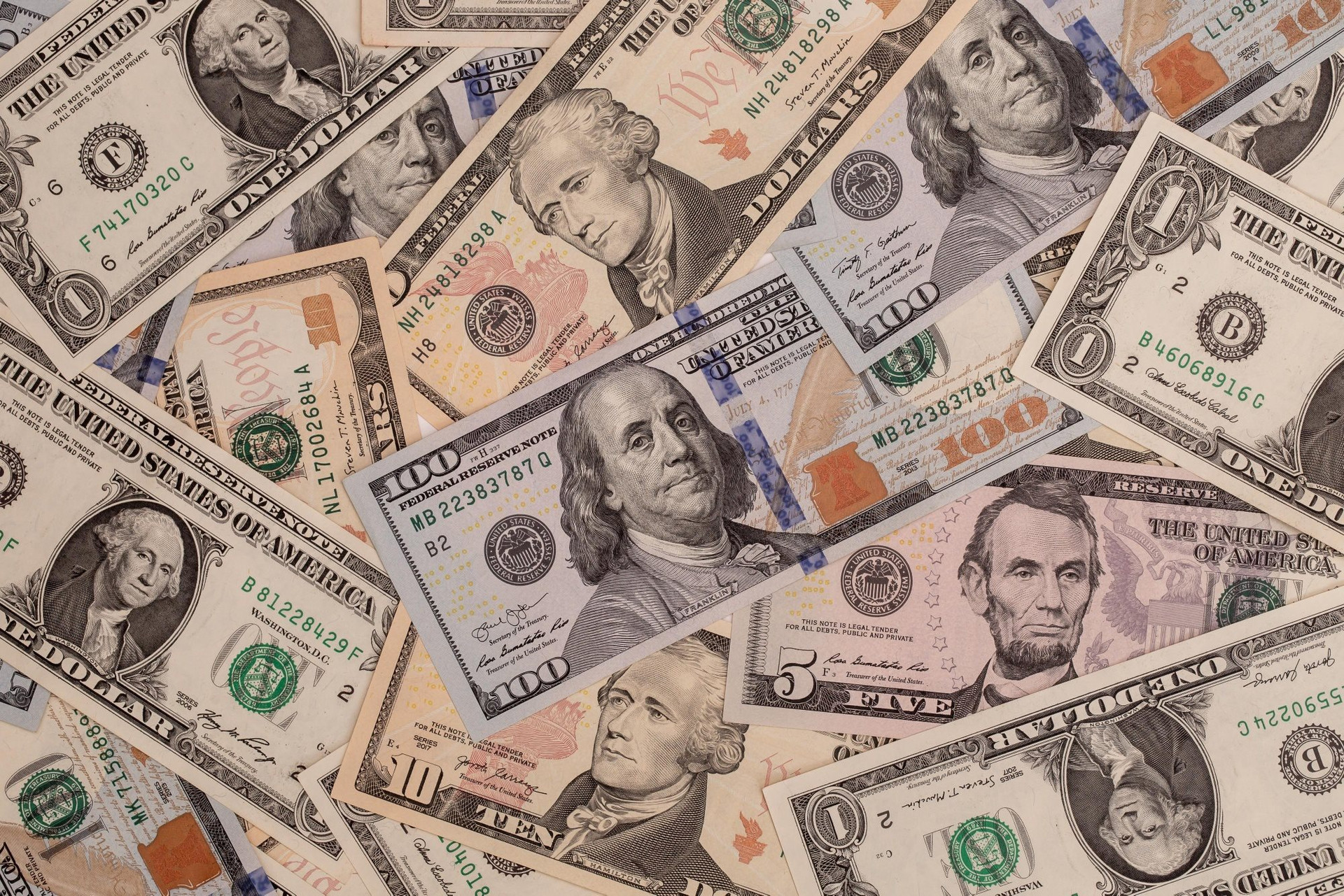 Bỏ việc ngân hàng, tôi dồn tiền mở công ty: Năm đầu kiếm gần 50 tỷ đồng, hối tiếc vì đã lãng phí 4 năm học đại học - Ảnh 3.