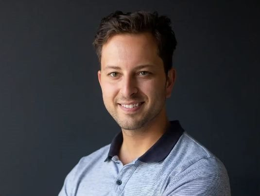 Bỏ việc ngân hàng, tôi dồn tiền mở công ty: Năm đầu kiếm gần 50 tỷ đồng, hối tiếc vì đã lãng phí 4 năm học đại học - Ảnh 2.