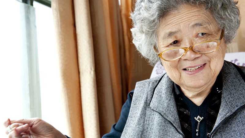 Cụ bà 103 tuổi nhưng đường ruột khoẻ mạnh như thanh niên 20 nhờ làm 4 điều đặc biệt - Ảnh 1.