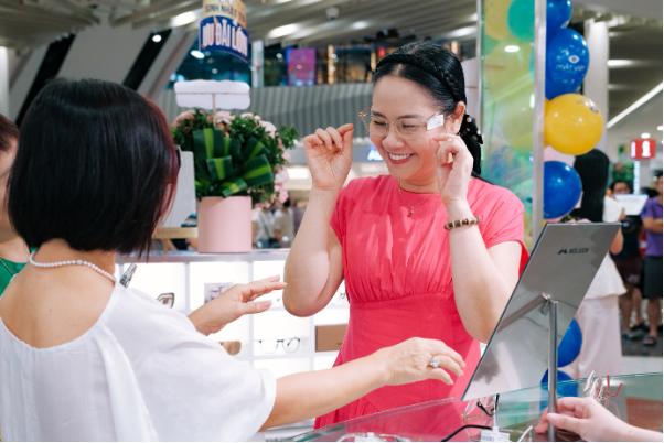 Mắt Việt tưng bừng khai trương cửa hàng flagship đầu tiên tại Hà Nội - Ảnh 3.