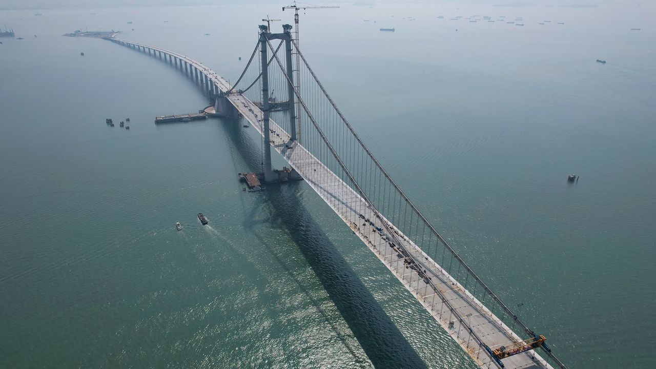 Trung Quốc sở hữu hệ thống ‘siêu cầu đường’ top đầu thế giới: Áp dụng công nghệ rải nhựa đường thần tốc độc quyền, 3-4 năm là xây xong 1 cầu, chi phí khủng 100-200 nghìn tỷ đồng là chuyện bình thường - Ảnh 4.