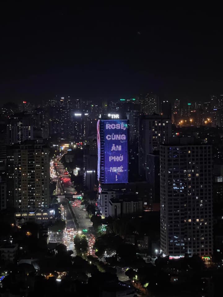 Đã xuất hiện hình ảnh đầu tiên về màn hình LED ảnh Rosé BLACKPINK hướng ra 3 mặt phố lớn ở Hà Nội - Ảnh 2.