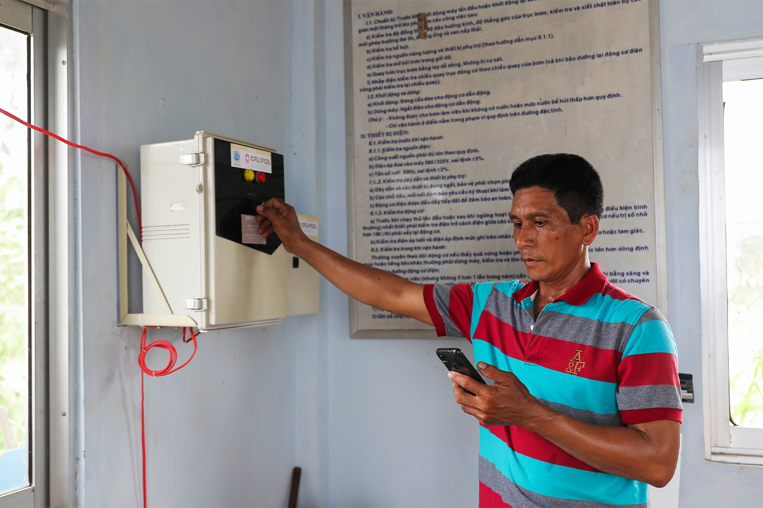 Sáng kiến của nông dân Việt Nam lên báo Tây: Chỉ cần ở nhà cũng biết lượng nước ở ruộng - Ảnh 1. Sáng kiến của nông dân Việt Nam lên báo Tây: Chỉ cần ở nhà cũng biết lượng nước ở ruộng - Ảnh 1.