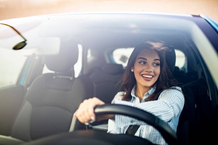Những kinh nghiệm giúp phụ nữ lái ô tô an toàn - Ảnh 3.