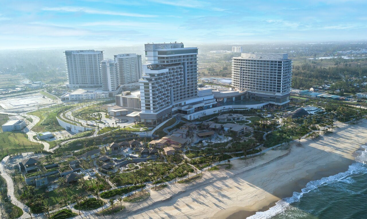 Chân dung gia tộc giàu thứ 3 Hồng Kông mua lại Resort kết hợp casino 4 tỷ USD tại Hội An - Ảnh 1.