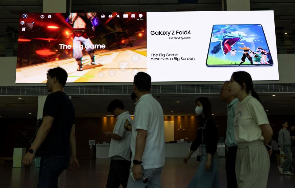 Samsung đặt cược tương lai vào điện thoại gập - Ảnh 1.