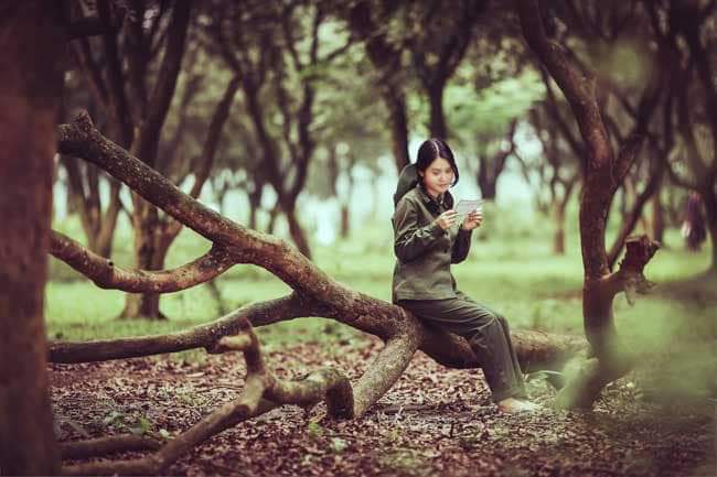Xúc động hình ảnh nữ thanh niên xung phong ngã ba Đồng Lộc được phục dựng chân thực bằng công nghệ AI - Ảnh 2.