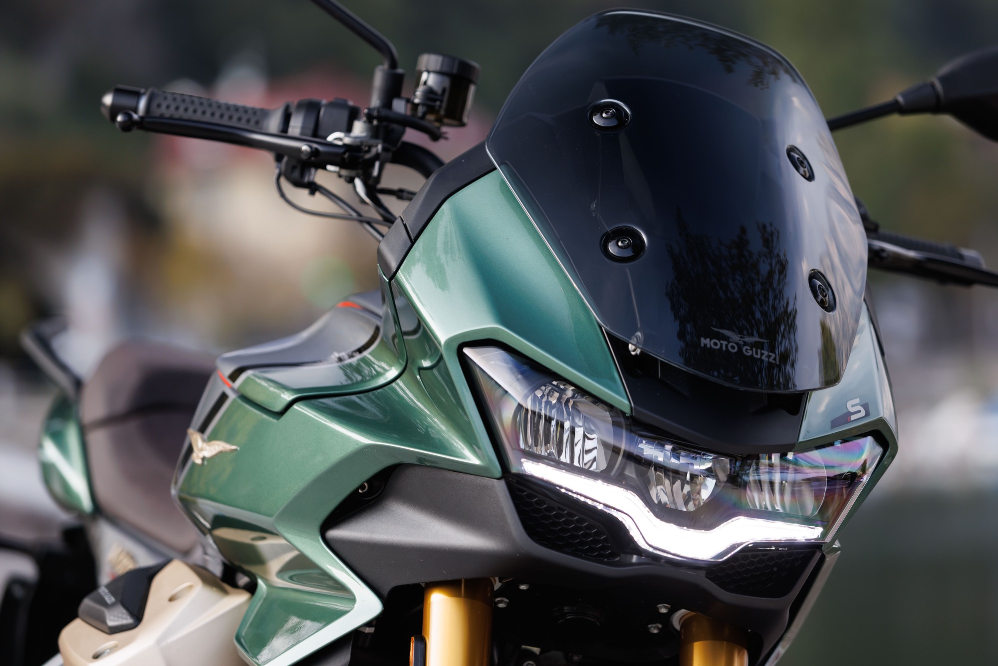 Moto Guzzi V100 Mandello ra mắt: Áp dụng hệ thống khí động học, sẽ ra mắt Việt Nam trong tháng 8 tới - Ảnh 2.