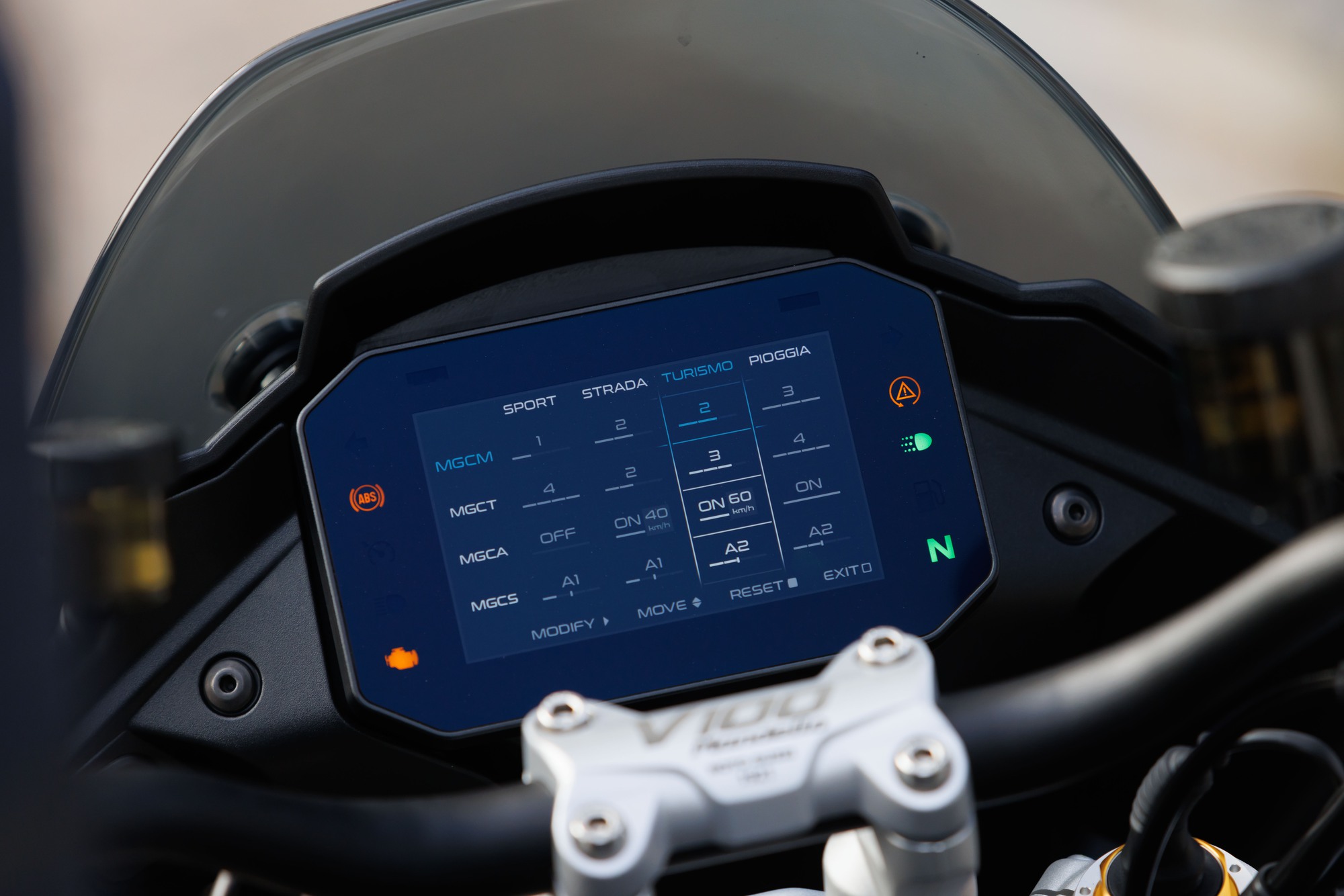 Moto Guzzi V100 Mandello ra mắt: Áp dụng hệ thống khí động học, sẽ ra mắt Việt Nam trong tháng 8 tới - Ảnh 3.