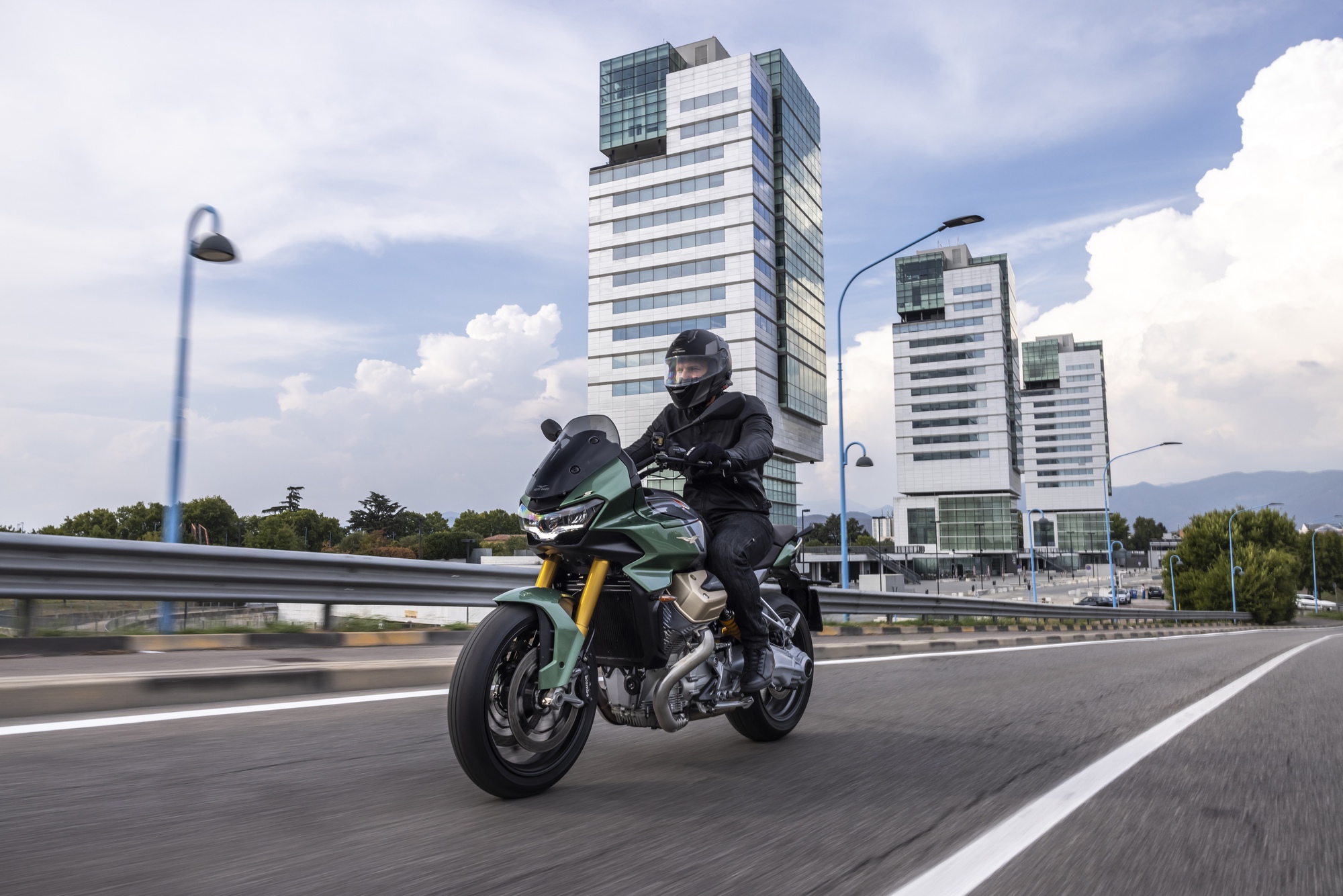 Moto Guzzi V100 Mandello ra mắt: Áp dụng hệ thống khí động học, sẽ ra mắt Việt Nam trong tháng 8 tới - Ảnh 7.