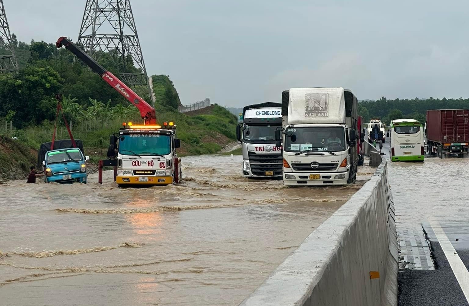 Truy nguyên nhân gây ngập trên cao tốc Dầu Giây – Phan Thiết - Ảnh 1.