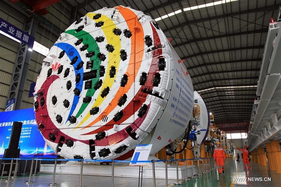 Trung Quốc chế tạo ‘siêu cỗ máy’ bất bại: Nặng 1.900 tấn, có khả năng đào 350 m xuống lòng đất chỉ trong vòng 1 tháng, giúp giảm mạnh chi phí thi công - Ảnh 3.
