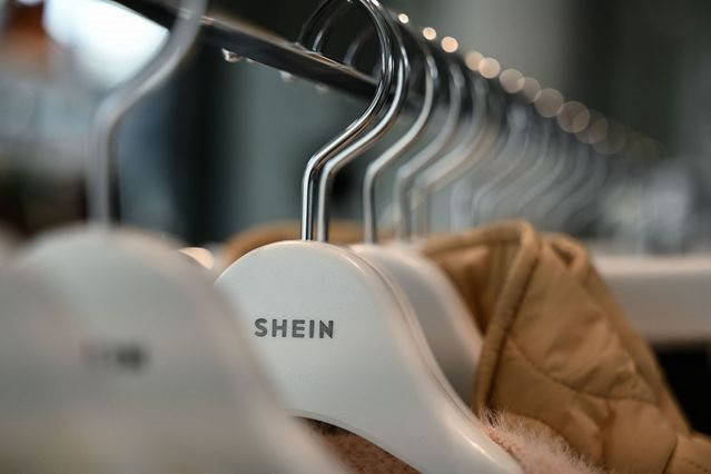 Bí mật động trời của Shein: Startup thời trang nổi tiếng tại Mỹ nhưng lại kiếm lời từ buôn đồ thừa? - Ảnh 1.