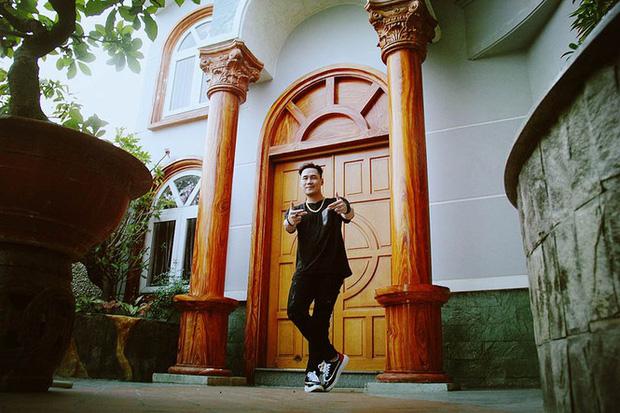 Khánh Phương: Từ ca sĩ giỏi kinh doanh, có cơ ngơi 200 tỷ đồng nhưng mãi chưa kết hôn tới thông tin... có vợ làm Chủ tịch đầy bất ngờ - Ảnh 3.