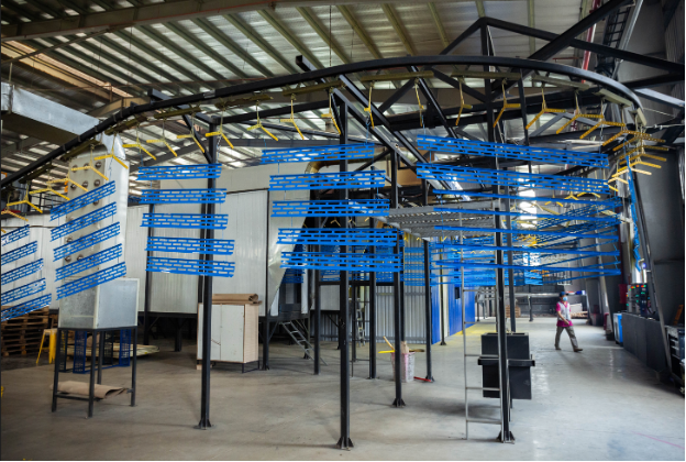 Bên trong nhà máy sản xuất quầy kệ quy mô hàng đầu Việt Nam của Á Đông - Ảnh 2.