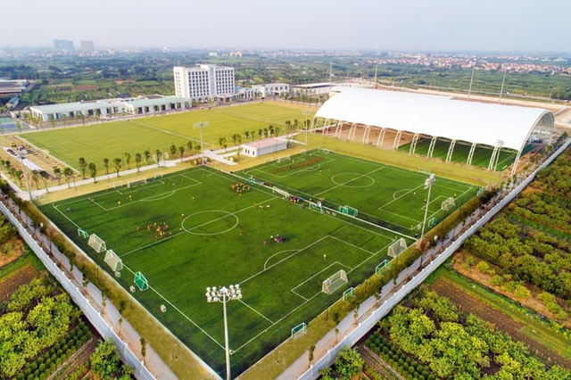 Hệ sinh thái đa ngành của đại gia Nguyễn Cao Trí: TTHN tiệc cưới sang trọng, trường ĐH tư nhân đầu tiên ở Việt Nam, TT đào tạo bóng đá trẻ nhận lại từ Vingroup - Ảnh 4.