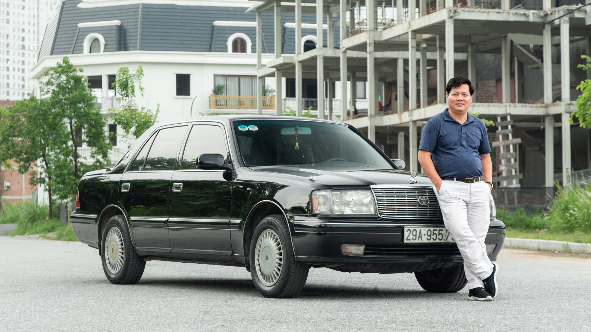 Từng có cùng lúc 11 chiếc Toyota Crown, ‘fan ruột’ tiết lộ lý do nhiều người lùng xe bằng mọi giá: ‘Có bác gần 70 tuổi mua rồi lái xuyên Việt về Cần Thơ’ - Ảnh 1.