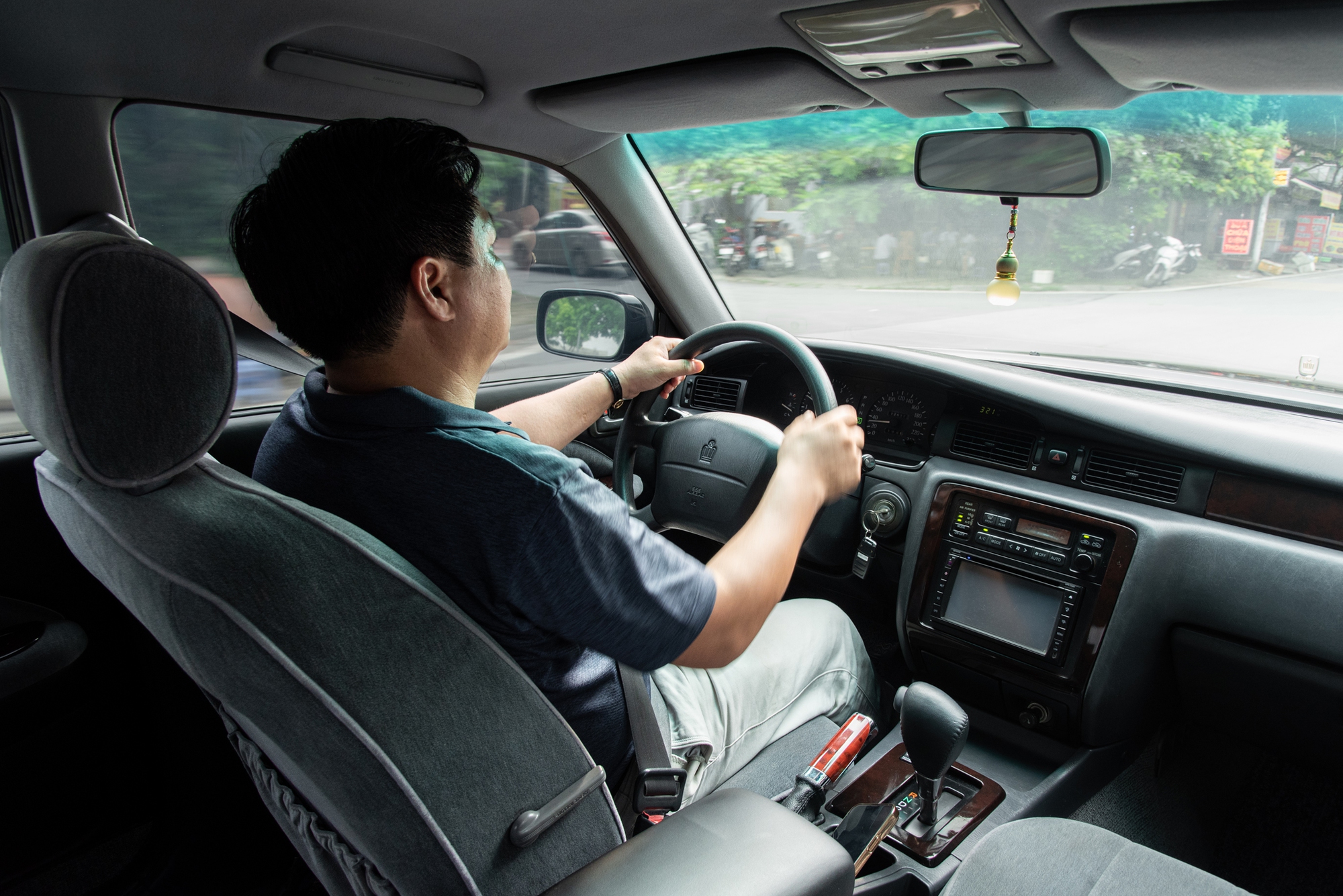 Từng có cùng lúc 11 chiếc Toyota Crown, ‘fan ruột’ tiết lộ lý do nhiều người lùng xe bằng mọi giá: ‘Có bác gần 70 tuổi mua rồi lái xuyên Việt về Cần Thơ’ - Ảnh 11.