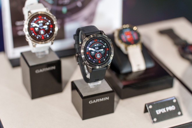 Bộ đôi đồng hồ chủ lực mới của Garmin: Lập bản đồ nâng cao, theo dõi sức khoẻ, đèn pin LED, thấu kính sạc năng lượng mặt trời - Ảnh 1.