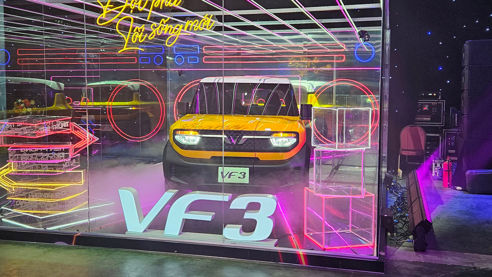 Một vòng quanh triển lãm xe điện lớn nhất tại Việt Nam, chiêm ngưỡng &quot;trọn bộ&quot; hệ sinh thái của VinFast: Từ ô tô, xe máy, xe bus - có sản phẩm chưa từng xuất hiện bao giờ - Ảnh 13.