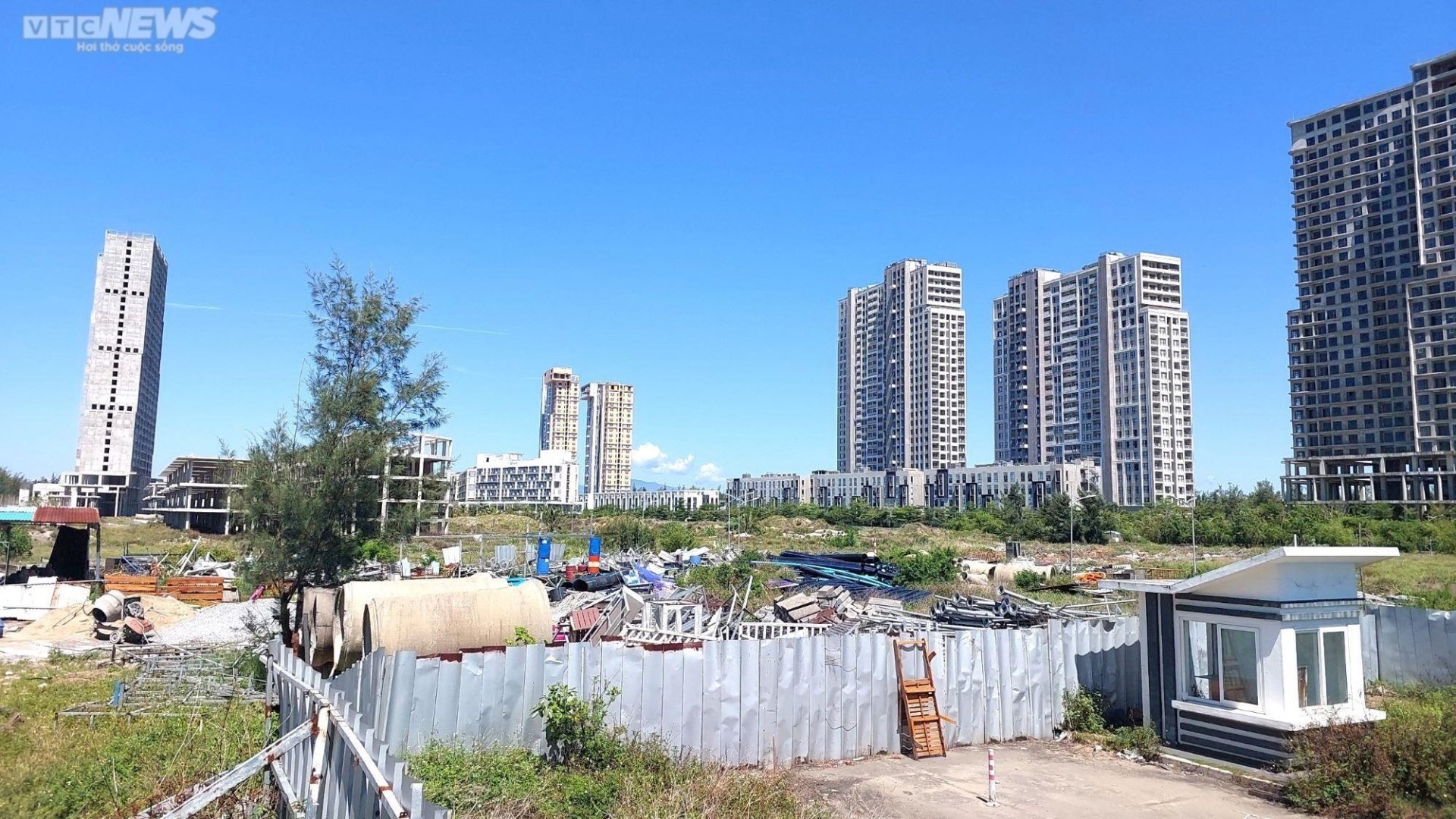 Cảnh tiêu điều tại dự án tổ hợp du lịch và giải trí Cocobay 11.000 tỉ đồng ở Đà Nẵng - Ảnh 1.