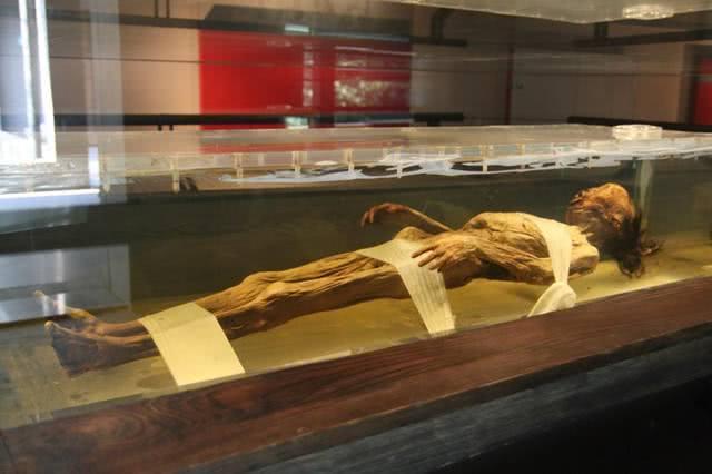 Tìm thấy gói mỳ được sản xuất năm 1994 trong mộ cổ hơn 2.000 năm, chuyên gia hét lớn lập tức gọi cảnh sát - Ảnh 4. Tìm thấy gói mỳ được sản xuất năm 1994 trong mộ cổ hơn 2.000 năm, chuyên gia hét lớn lập tức gọi cảnh sát - Ảnh 4.