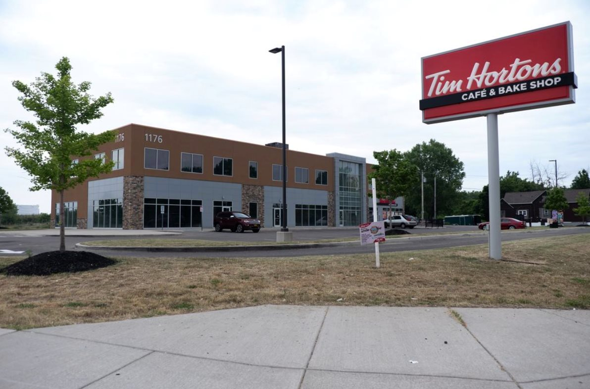 Elon Musk ‘lừa’ New York chi 1 tỷ USD giúp xây siêu nhà máy, 8 năm sau bẽ bàng nhìn máy móc bị thanh lý, loạt nhà cung ứng ngó lơ - Ảnh 1.