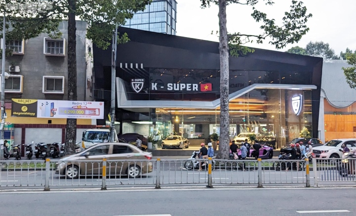Dàn siêu xe tại showroom K-Super của Phan Công Khanh được di dời đi nơi khác - Ảnh 2.