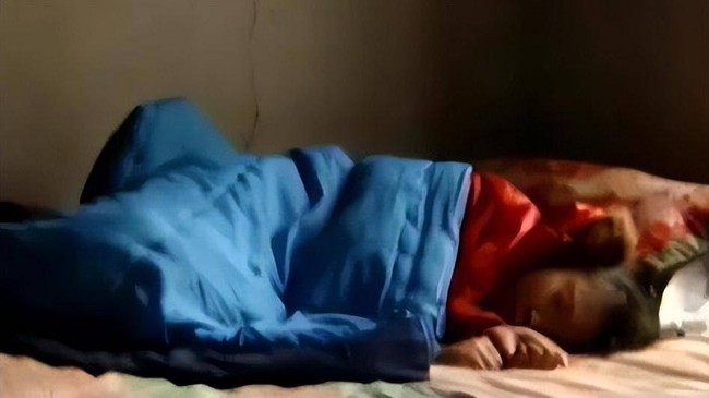Chuyện thật như đùa: Được bố mẹ chiều chuộng quen thân, cô gái giả vờ bị bại liệt suốt 20 năm để cả nhà phải hầu hạ, chăm sóc! - Ảnh 2. Chuyện thật như đùa: Được bố mẹ chiều chuộng quen thân, cô gái giả vờ bị bại liệt suốt 20 năm để cả nhà phải hầu hạ, chăm sóc! - Ảnh 2.