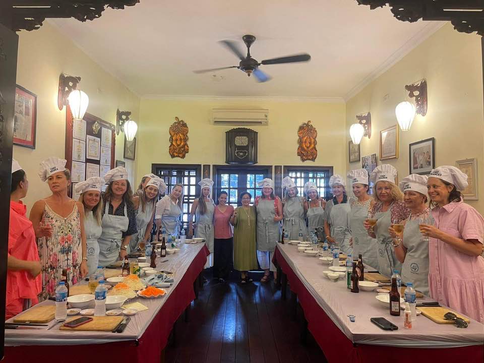 Nghệ nhân ẩm thực Ánh Tuyết: người nấu tiệc cho 21 vị nguyên thủ và món phở ngon lành được BLACKPINK thưởng thức - Ảnh 8. Nghệ nhân ẩm thực Ánh Tuyết: người nấu tiệc cho 21 vị nguyên thủ và món phở ngon lành được BLACKPINK thưởng thức - Ảnh 8.