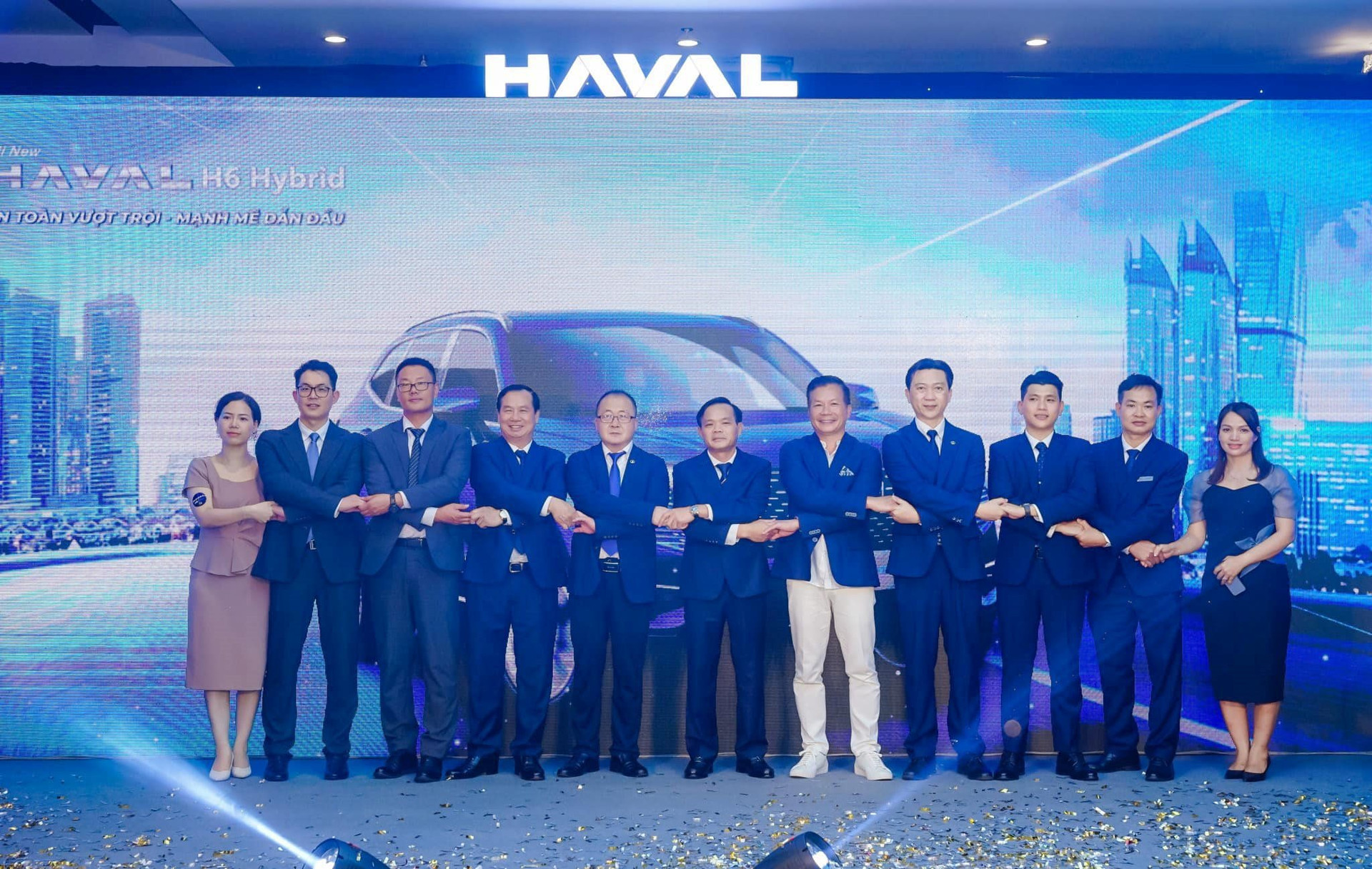 Ngành ô tô đang hấp dẫn đến mức nào: Shark Hưng trở lại sau 20 năm, bất ngờ thành cổ đông công ty phân phối xe hybrid tại Việt Nam - Ảnh 3.