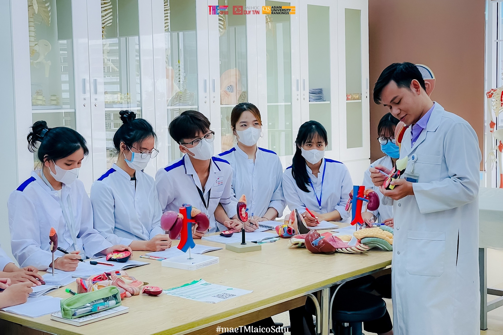 Đại học có thứ hạng cao nhất Việt Nam trong BXH quốc tế uy tín nhưng đầu vào cực “dễ thở” chỉ từ 14 điểm, tỷ lệ sinh viên có việc làm vượt ngưỡng 85% - Ảnh 4.