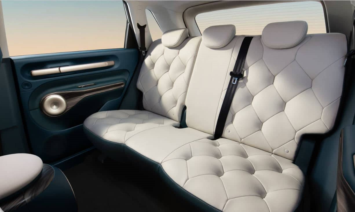 Mẫu xe 'anh em' với Wuling HongGuang gây sốt khi vừa ra mắt: ghế sofa êm như giường, giá từ 315 triệu đồng cho quãng đường di chuyển 460km - Ảnh 8.