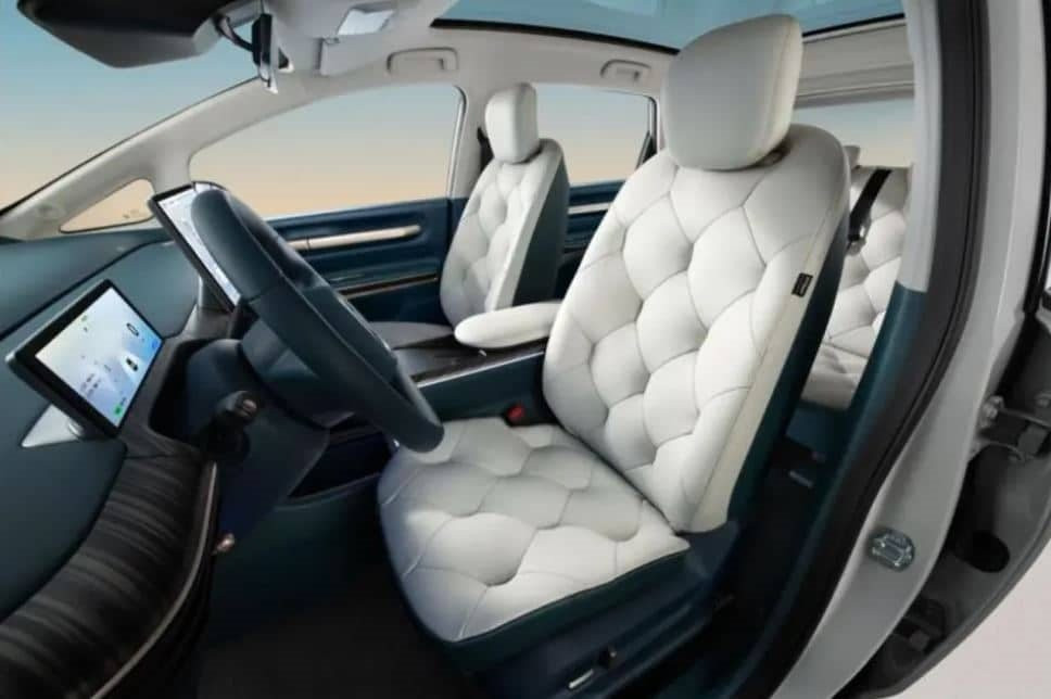 Mẫu xe 'anh em' với Wuling HongGuang gây sốt khi vừa ra mắt: ghế sofa êm như giường, giá từ 315 triệu đồng cho quãng đường di chuyển 460km - Ảnh 7.