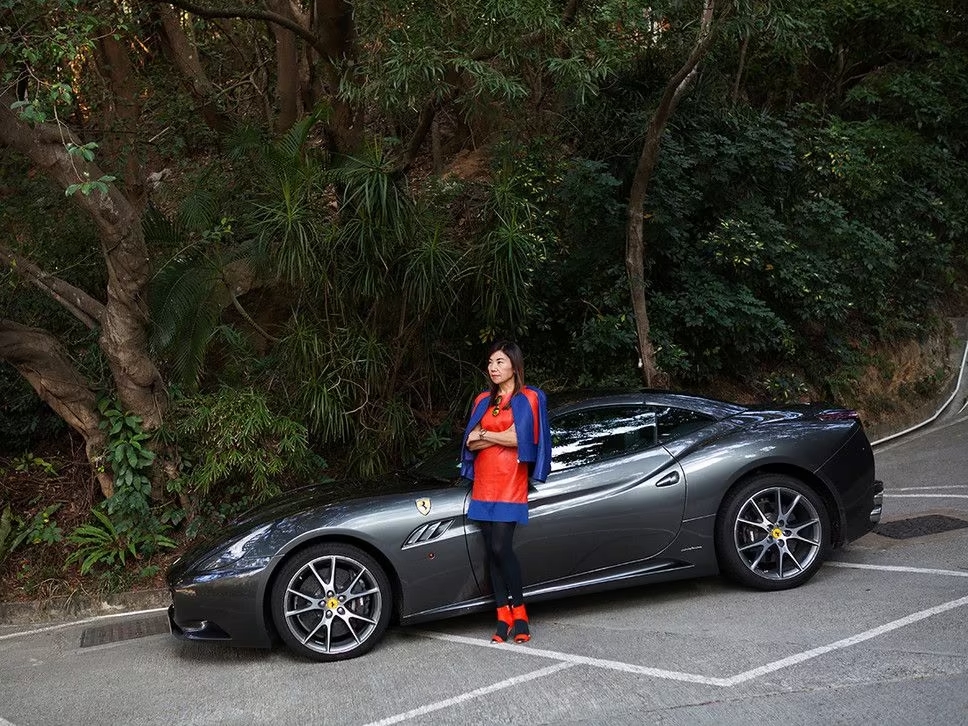 Không phải Anh hay Dubai, quốc gia này mới là nơi có nhiều phụ nữ mua Ferrari nhiều nhất thế giới: Bản lĩnh và độ chịu chơi có thừa - Ảnh 3.