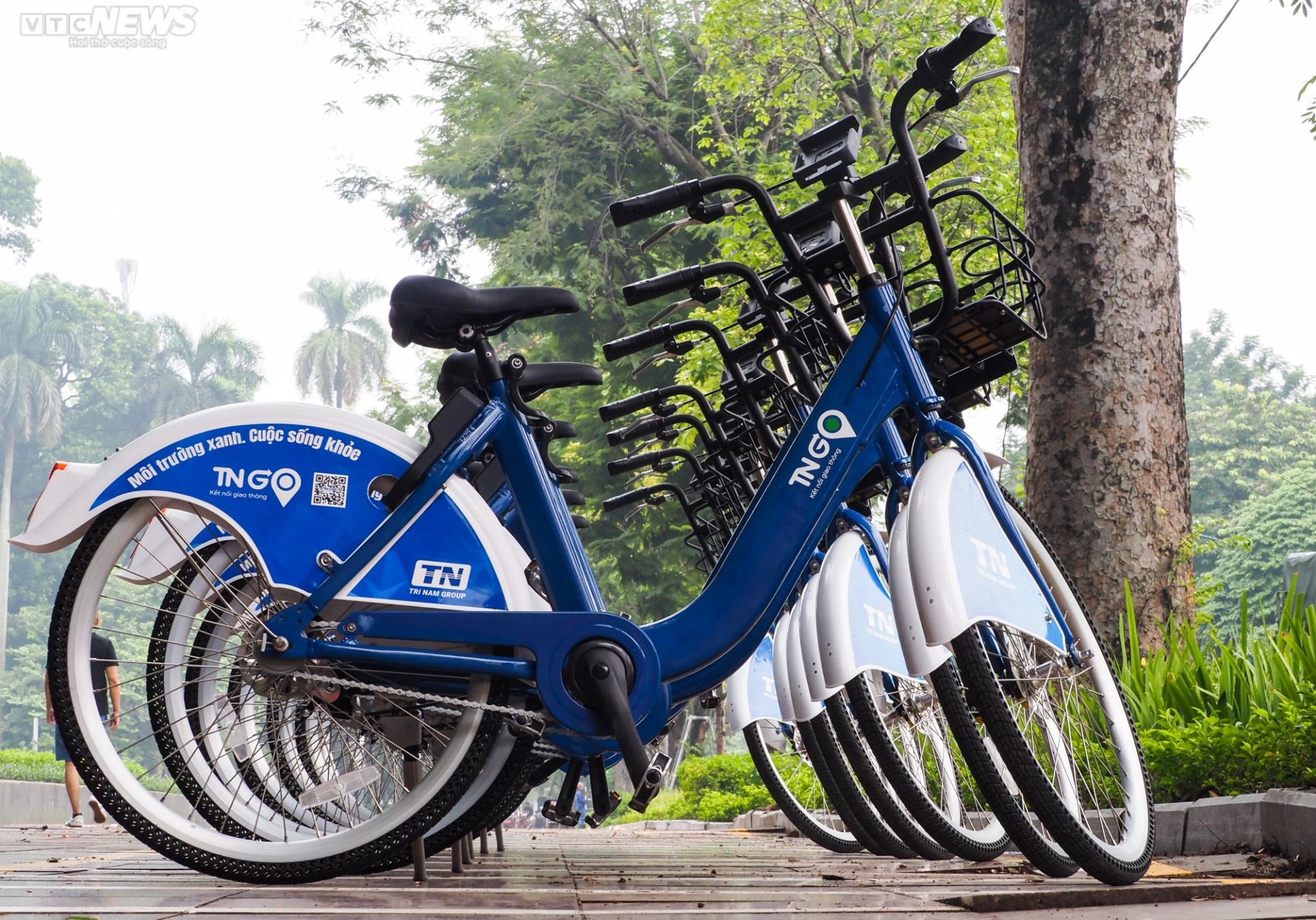 Người dân Thủ đô hào hứng trải nghiệm xe đạp công cộng - Ảnh 2.