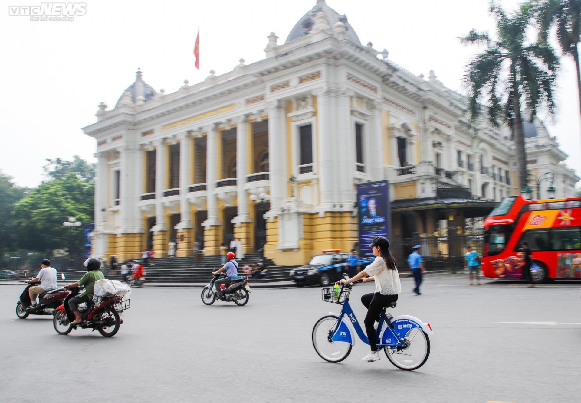 Người dân Thủ đô hào hứng trải nghiệm xe đạp công cộng - Ảnh 16.