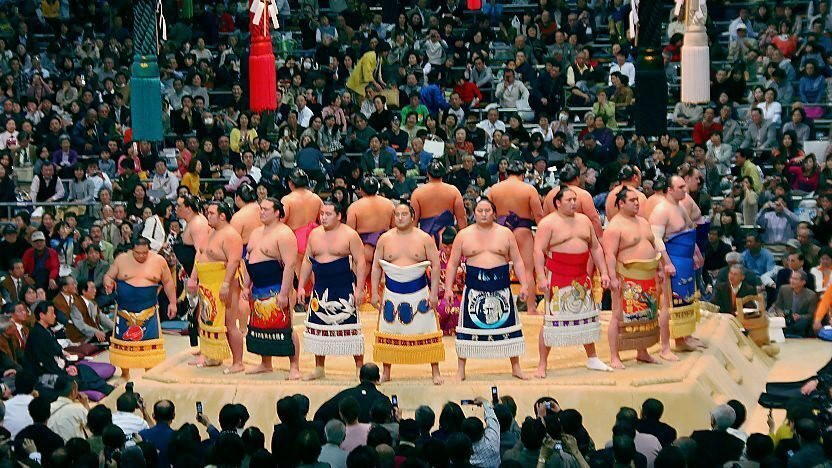‘Nóng’ trở lại sau một bộ phim của Netflix, các Sumo đang trở thành thỏi nam châm hút khách du lịch tới Nhật Bản - Ảnh 2.
