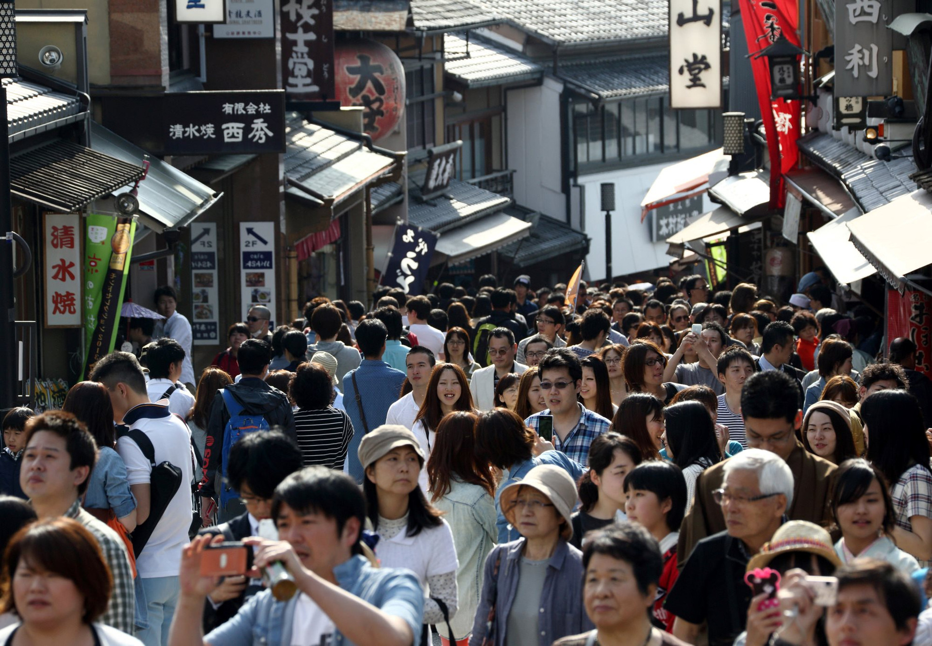 ‘Nóng’ trở lại sau một bộ phim của Netflix, các Sumo đang trở thành thỏi nam châm hút khách du lịch tới Nhật Bản - Ảnh 1.