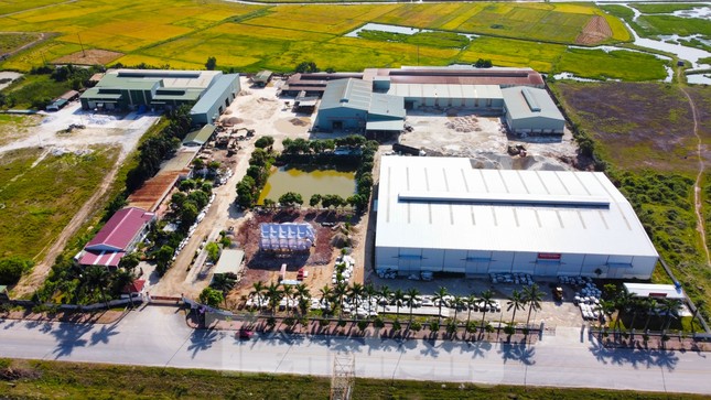 Điểm danh loạt vi phạm của công ty sản xuất bột đá, nơi nhiều công nhân tử vong vì bệnh bụi phổi - Ảnh 1.