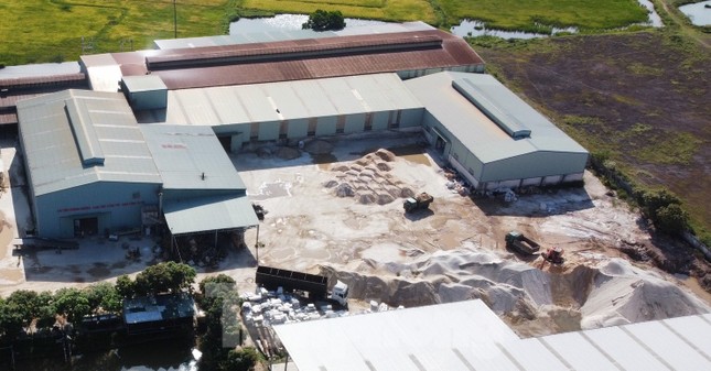 Điểm danh loạt vi phạm của công ty sản xuất bột đá, nơi nhiều công nhân tử vong vì bệnh bụi phổi - Ảnh 2.