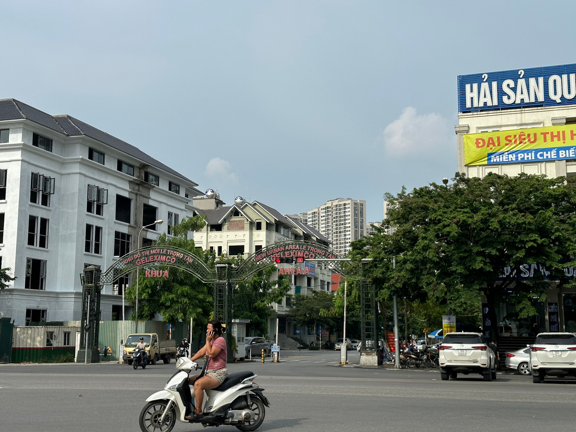 Môi giới “găm” liền kề, biệt thự thời sốt chờ bán chênh, nay bán tháo để trả nợ - Ảnh 1.