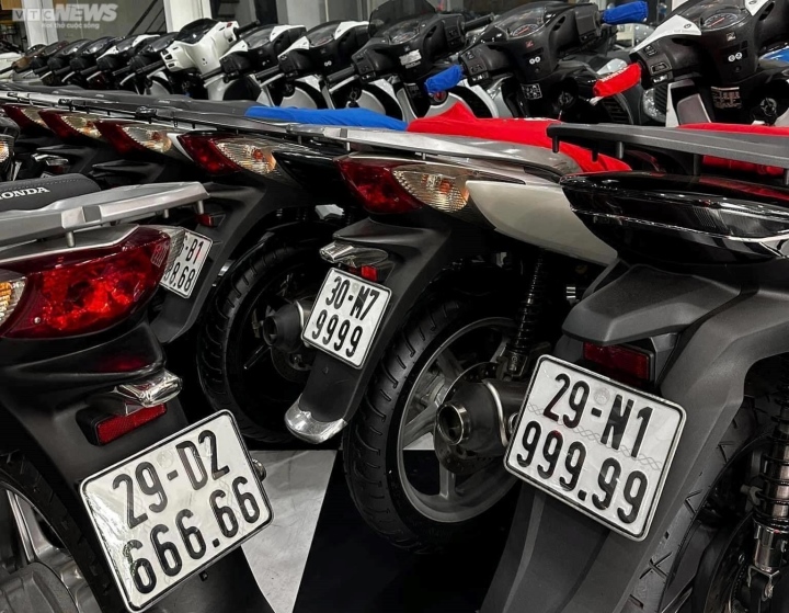 Ngày đầu định danh biển số: Honda SH biển số đẹp rớt giá trăm triệu đồng - Ảnh 3.