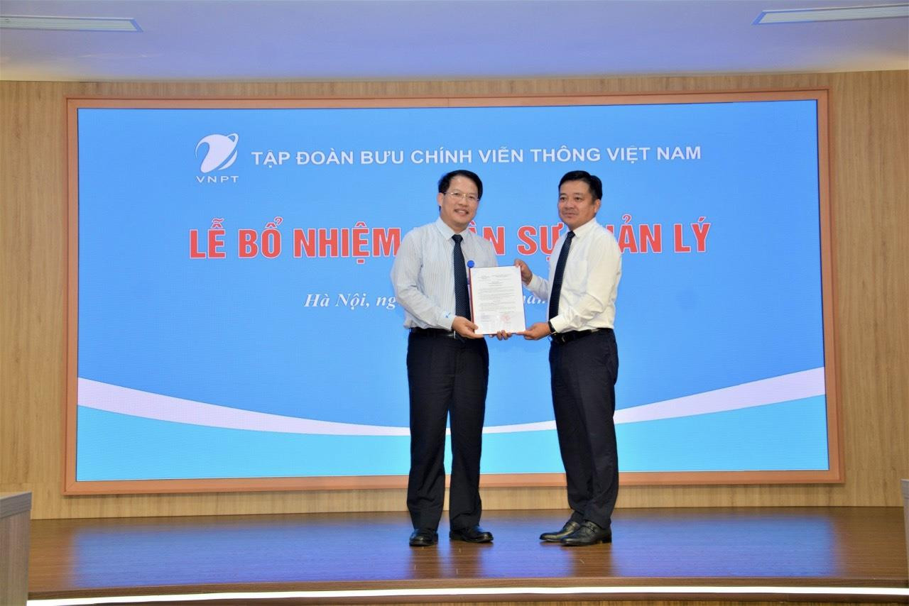 Ông Nguyễn Văn Tấn làm Tổng giám đốc VNPT VinaPhone - Ảnh 1.