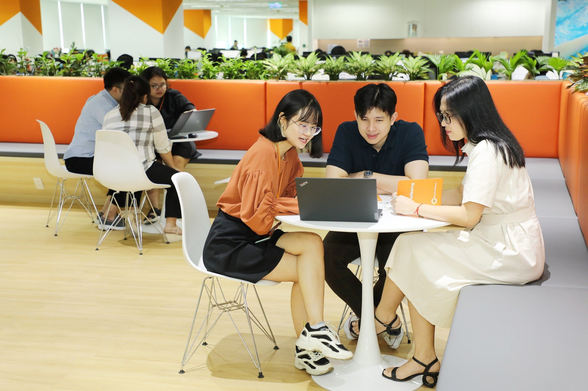 FWD cá nhân hoá trải nghiệm nhân viên với công nghệ - Ảnh 1. FWD cá nhân hoá trải nghiệm nhân viên với công nghệ - Ảnh 1.