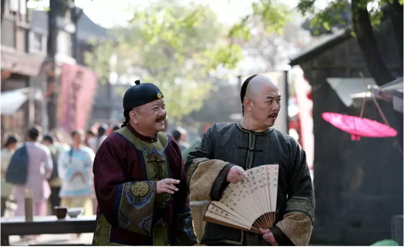 Càn Long viết một chữ, văn võ bá quan nức nở khen chỉ mình Hòa Thân mặt mày tái mét - Ảnh 1.